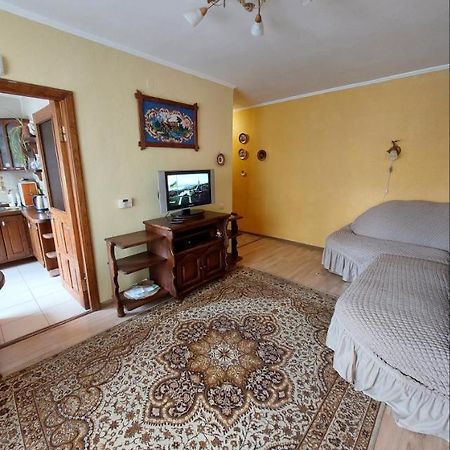Apartment On Voli Avenue 21 ルーツィク エクステリア 写真