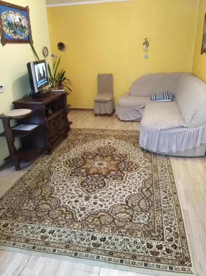 Apartment On Voli Avenue 21 ルーツィク エクステリア 写真